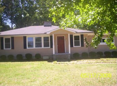 1st image of 121 Fox Dr