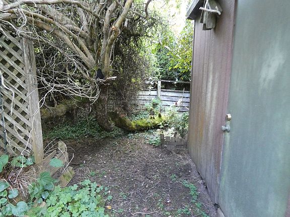 5th image of 3322 Upland Ln