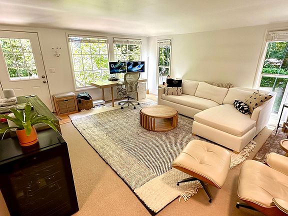3rd image of 11 Ethel Ave APT 4