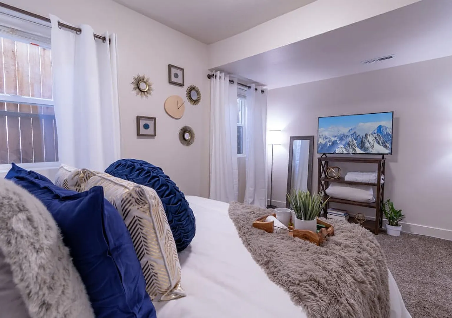 Cozy Basement Retreat Near Downtown + Fast WiFi — Photo 1