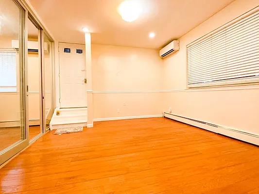 Rented by RealTegrity NY LLC | media 6