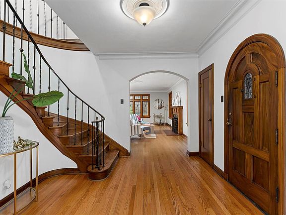 3rd image of 7231 Winchester Dr