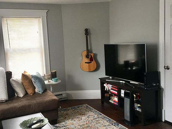 3rd image of 95 1/2 Nightingale Ave #1