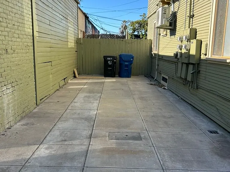 1821-1827 S Ardmore Ave — Photo 9