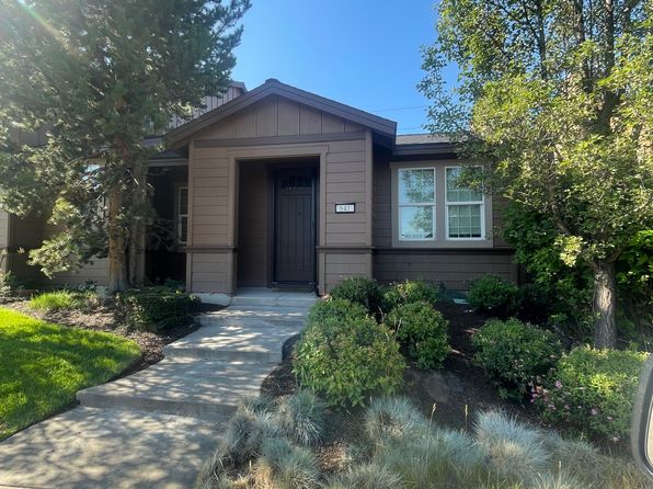 641 SW Peak View Pl
