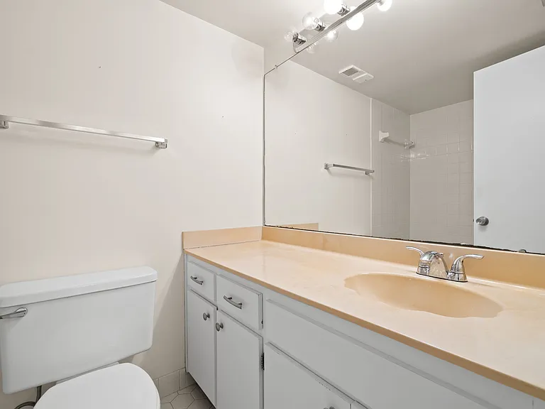 2700 Cove Cay Dr #3F — Photo 19