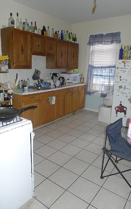 2nd image of 228 Calumet St #2A