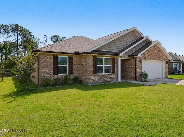 35 Whisperwood Ln, Ocean Springs, MS 39564