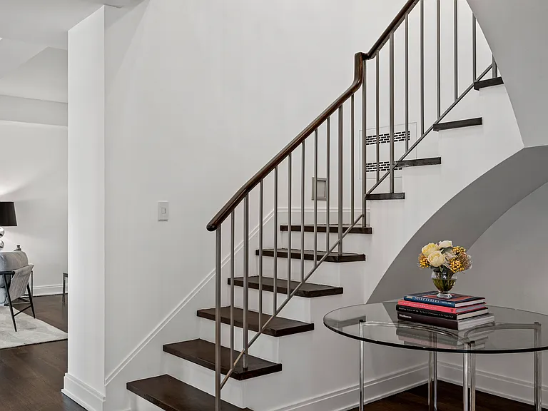 61 5th Ave #2 — Photo 4