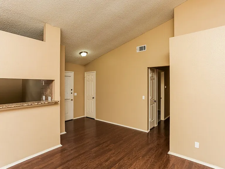 1526 Chapman St — Photo 8