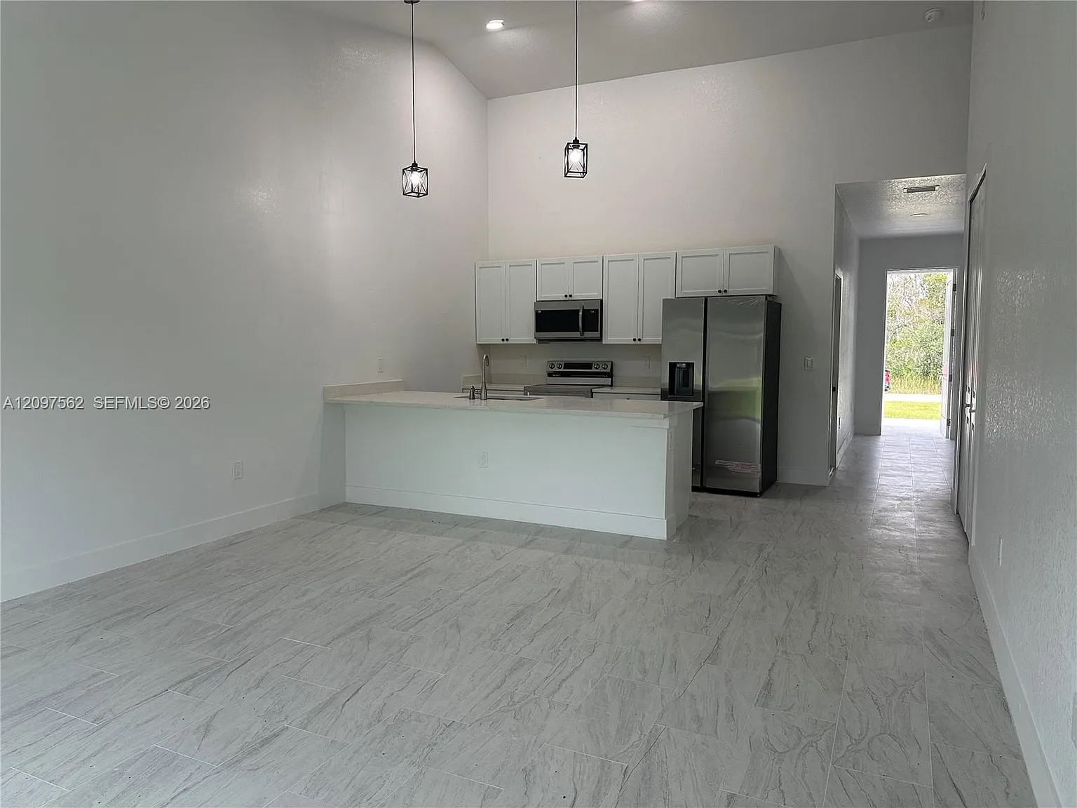 3 bed, 2.0 bath, 1183 sqft, $1,600 — Photo 3