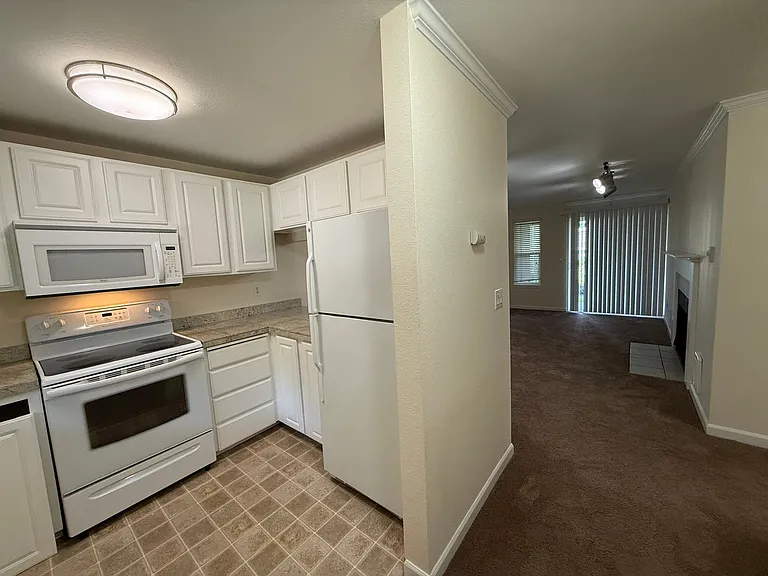 11112 NE 124th Ln #D115 — Photo 7