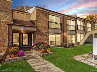 18336 University Park Dr, Livonia, MI 48152