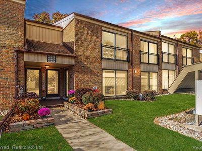 18336 University Park Dr, Livonia, MI, 48152