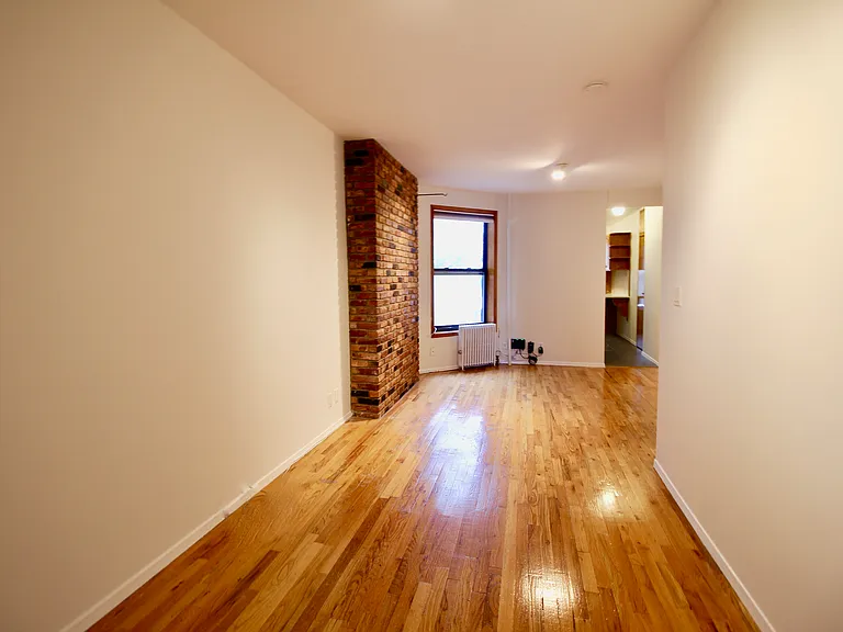 83 N Henry St #3L — Photo 2