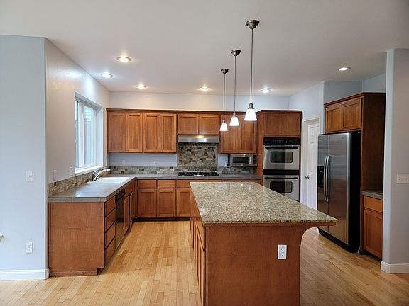 5th image of 3627 212th Pl SE