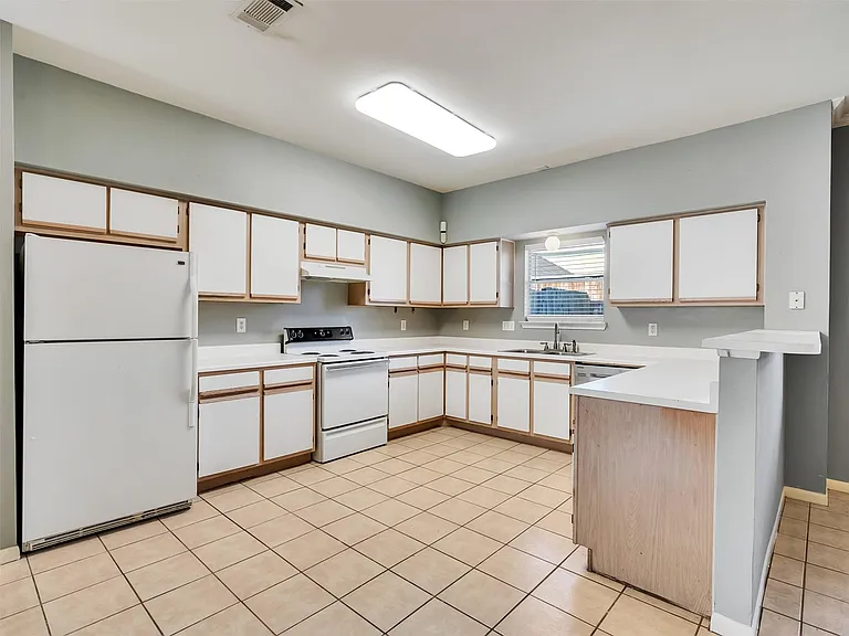 11703 Emerald Hill Dr #C — Photo 14