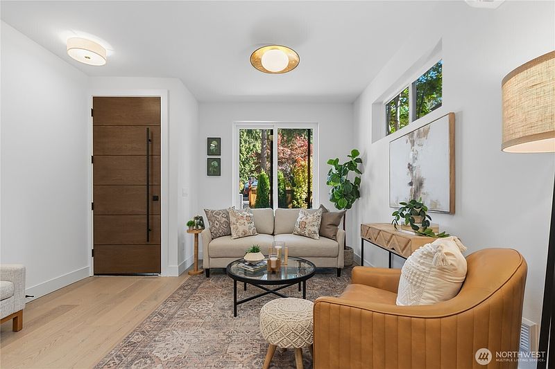 5th image of 11309 Goodwin Way NE