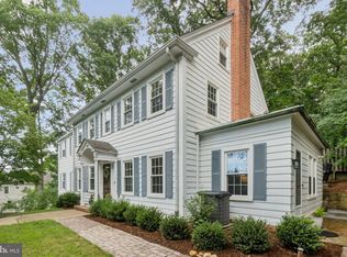 1805 Army Navy Dr, Arlington, VA 22202