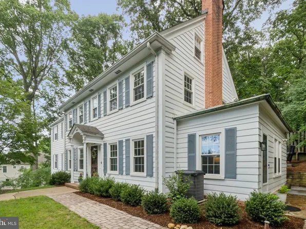 1805 Army Navy Dr, Arlington, VA 22202