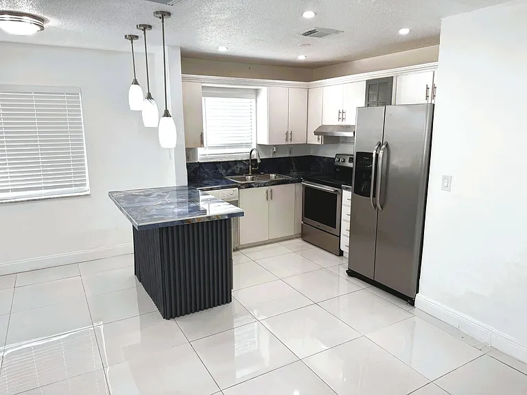 18616 SW 100th Ave — Photo 8