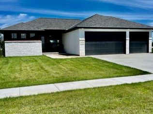 8948 Kinzie St, Lincoln, NE 68507