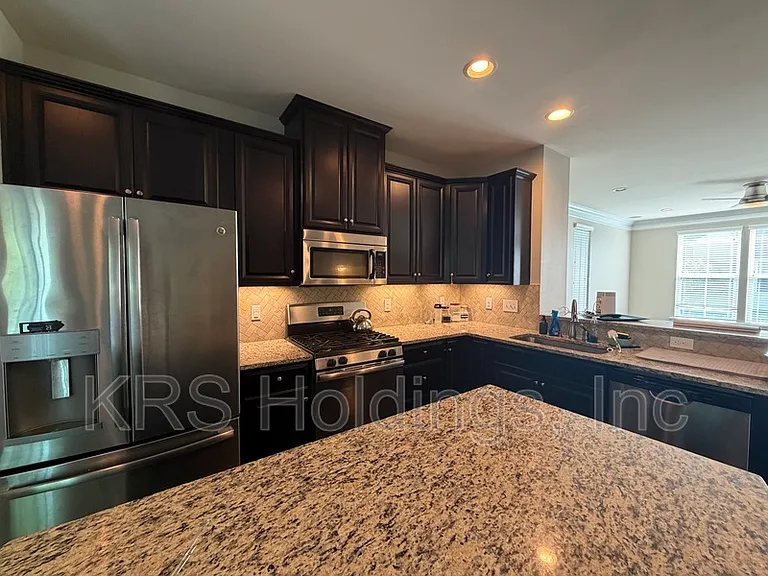 308 Covington Dr — Photo 2