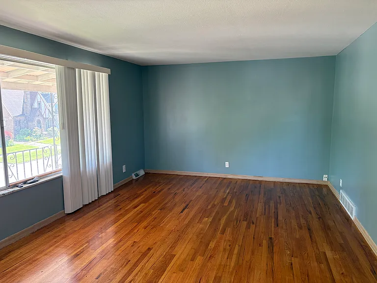 2130 Tuxedo Ave — Photo 2