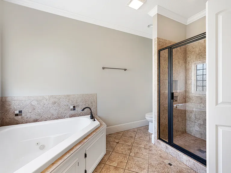 2400 Dovedale Ct #B — Photo 29