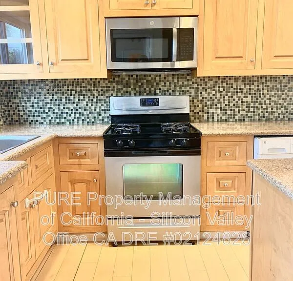 831 Pomeroy Ave #4 — Photo 3