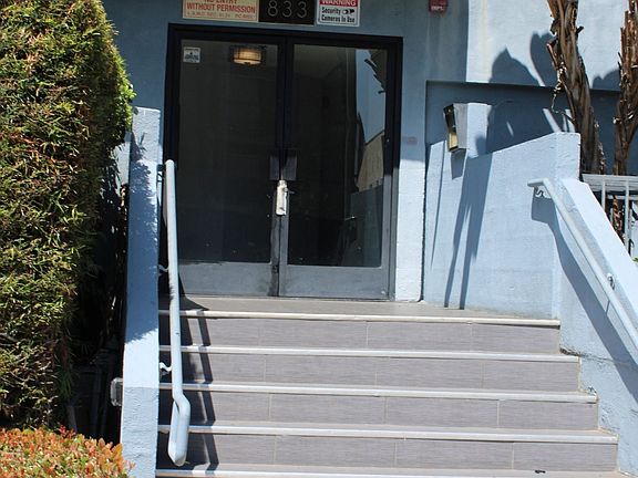 4th image of 833 S Berendo St APT 103