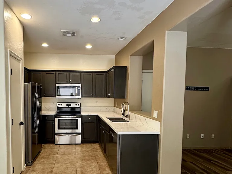 7008 S 7th Ln — Photo 17