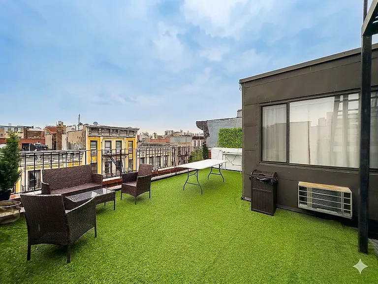 212 E 10th St #5A — Photo 2