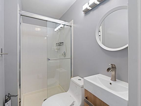 2nd image of 10620 Weymouth St APT 1