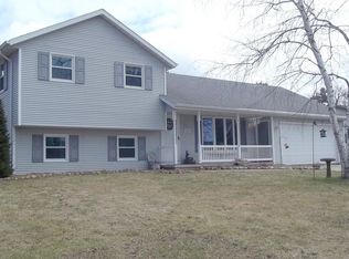 420 Van Caster Dr, Green Bay, WI 54311