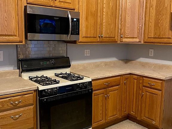 5th image of 142 Ashley St