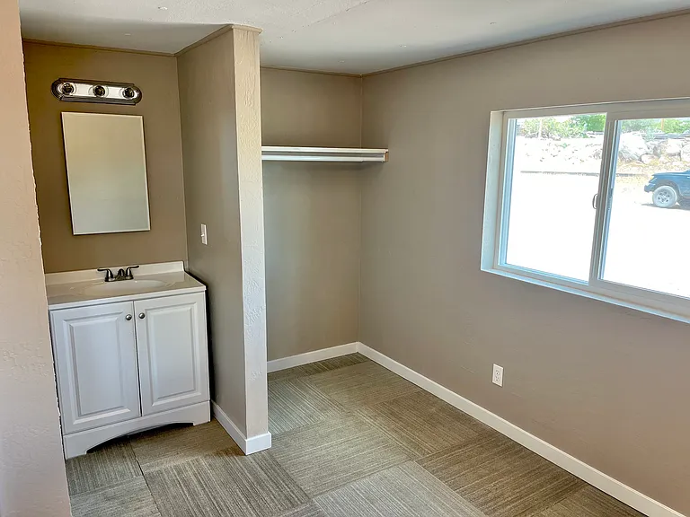 408 NW 8th St #5 — Photo 7