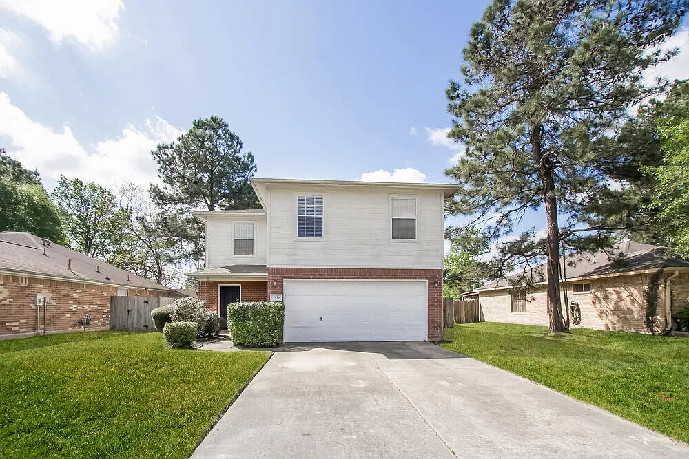 4 bed, 2.5 bath, 1960 sqft, $1,965 — Photo 1