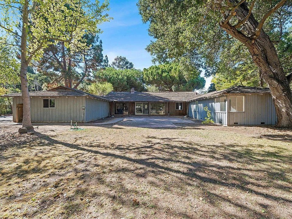 1st image of 2 Lowery Dr