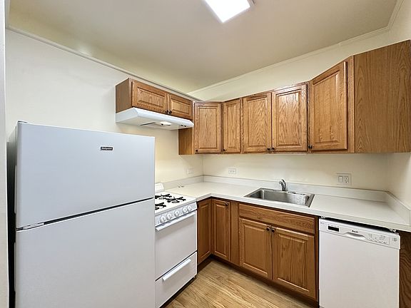 3rd image of 4311 N Francisco Ave #C3