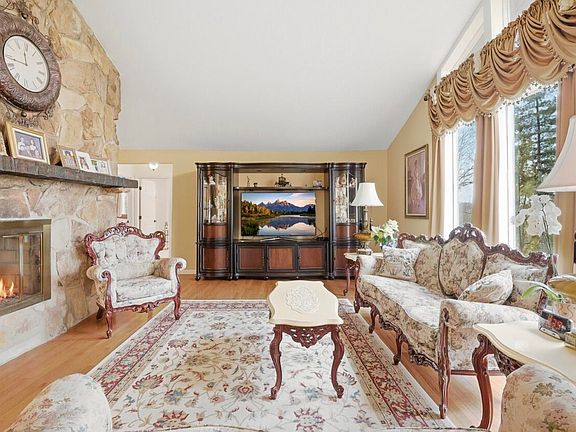 3rd image of 1090 Panther Creek Rd