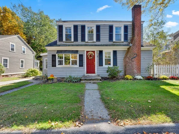 16 Charlton St, Sturbridge, MA 01566