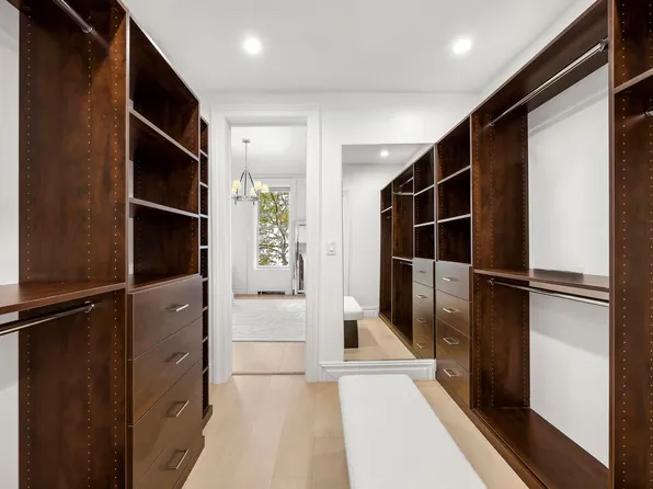 222 East 61st Street image 11 of 27