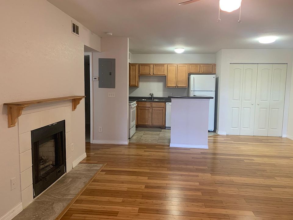 Lakewood Park Condominiums 355 Lakepointe Dr Altamonte Springs FL