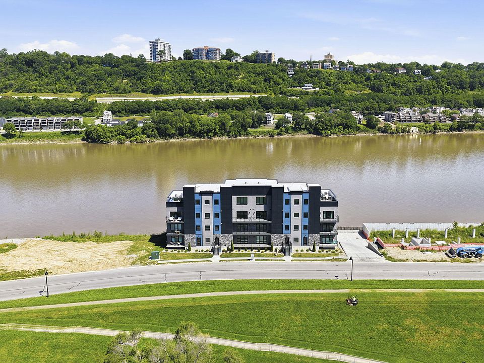 1st image of 745 Manhattan Blvd #303