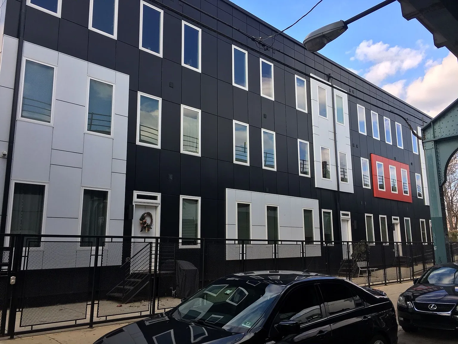 2007 Hope st apartments — Photo 1