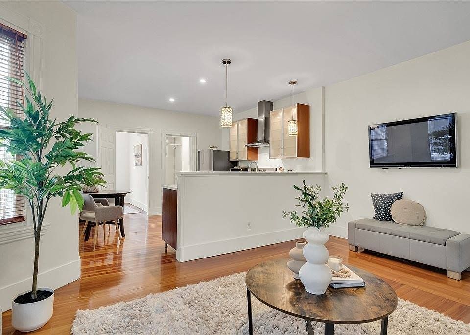 1st image of 456 Medford St APT 3
