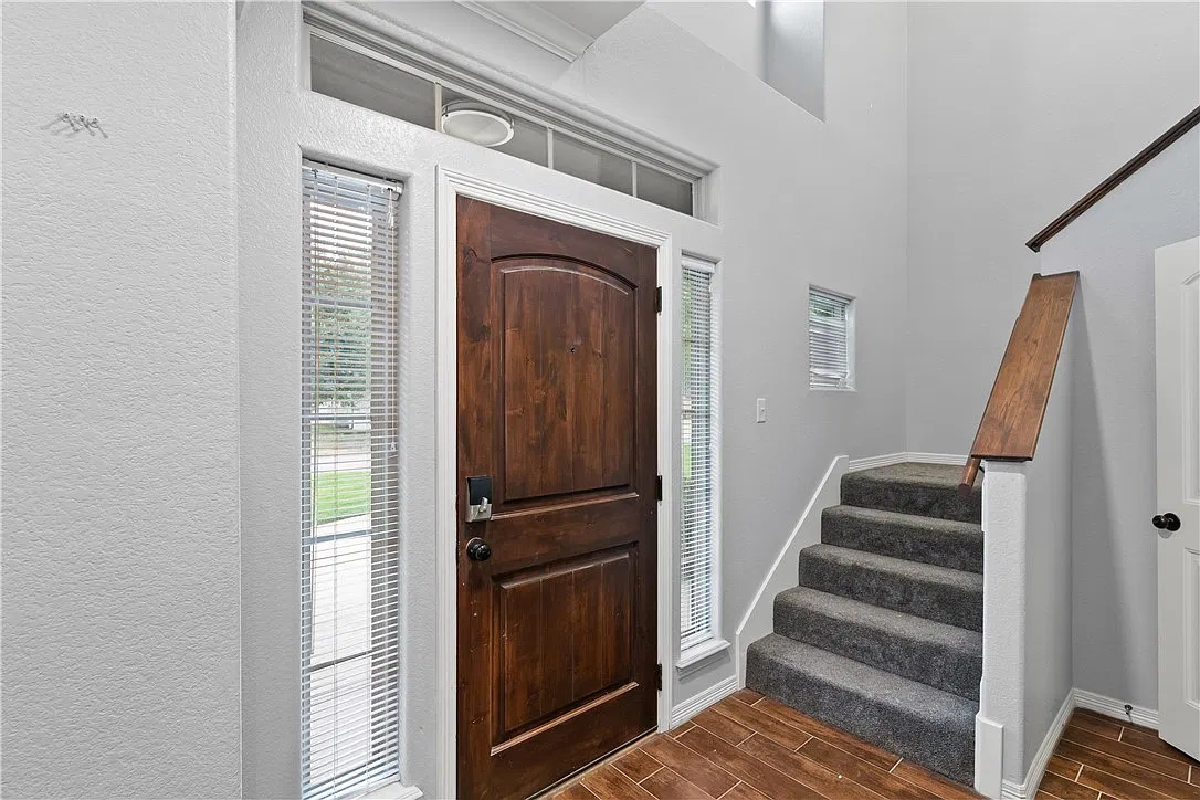 5 bed, 5.5 bath, 1959 sqft, $6,500 — Photo 4