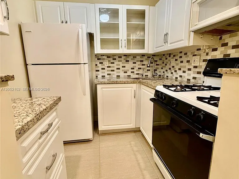 20210 NE 2nd Ave #V4 — Photo 1
