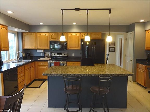 Eat-in kitchen